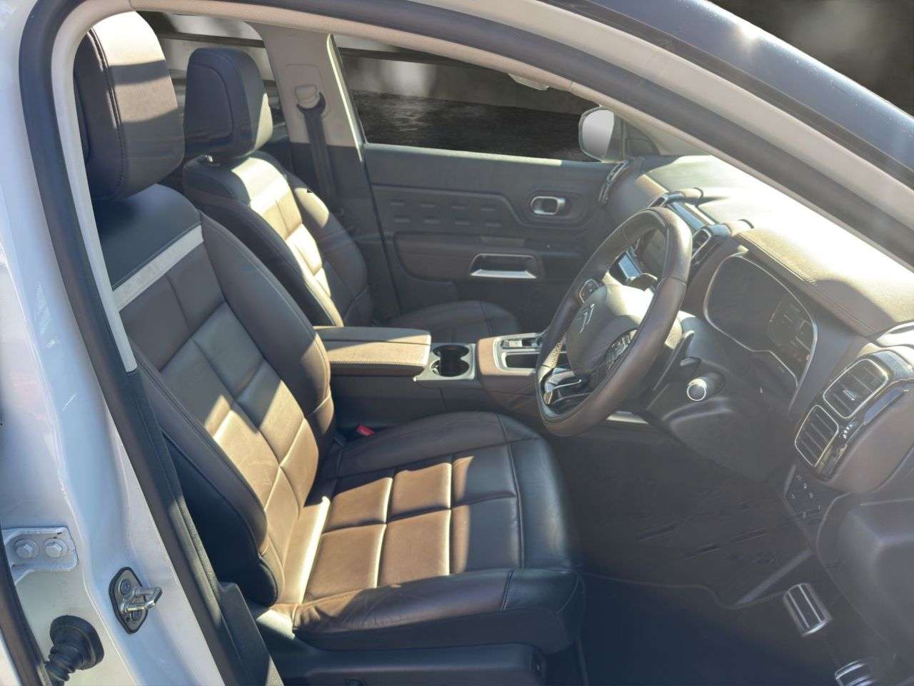 A 2019 CITROEN C5 AIRCROSS 1.6 PureTech Flair Plus SUV 5dr Petrol EAT8 Euro 6 (s/s) (180 ps) £200 TO S A 2019 CITROEN C5 AIRCROSS 1.6 PureTech Flair Plus SUV 5dr Petrol EAT8 Euro 6 (s/s) (180 ps) £200 TO S