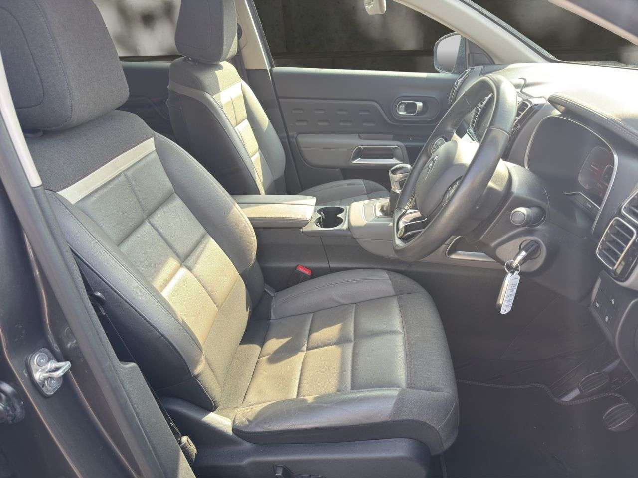 A 2019 CITROEN C5 AIRCROSS 1.2 PureTech Flair SUV 5dr Petrol Manual Euro 6 (s/s) (130 ps) £200 TO SECU A 2019 CITROEN C5 AIRCROSS 1.2 PureTech Flair SUV 5dr Petrol Manual Euro 6 (s/s) (130 ps) £200 TO SECU