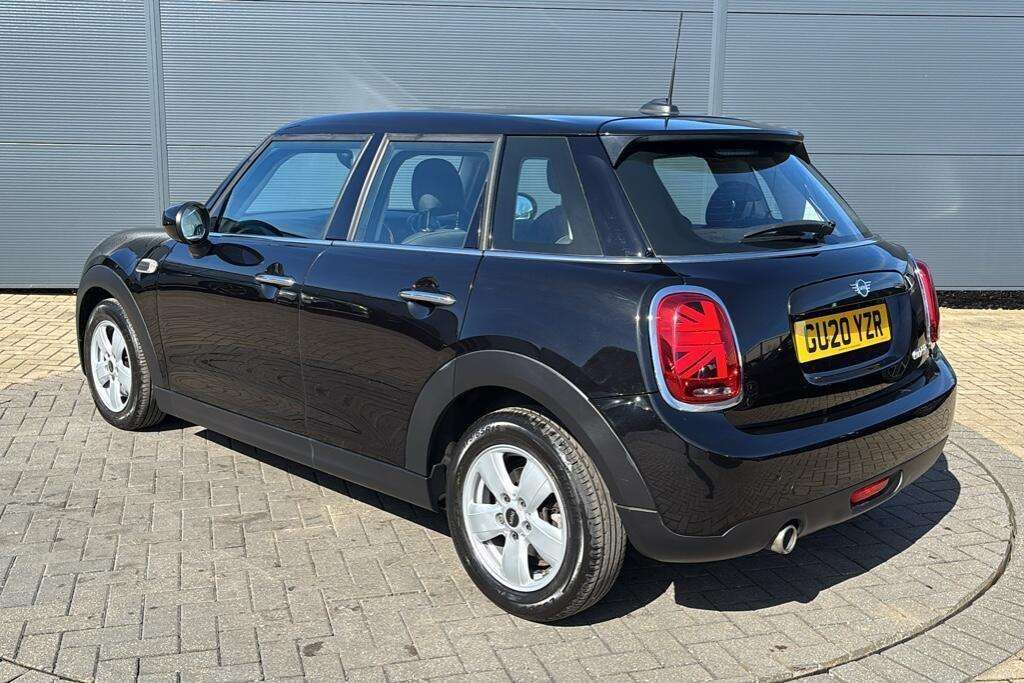 A 2020 MINI HATCH 1.5 Cooper Classic Hatchback 5dr Petrol Steptronic Euro 6 (s/s) (136 ps) £2 A 2020 MINI HATCH 1.5 Cooper Classic Hatchback 5dr Petrol Steptronic Euro 6 (s/s) (136 ps) £2