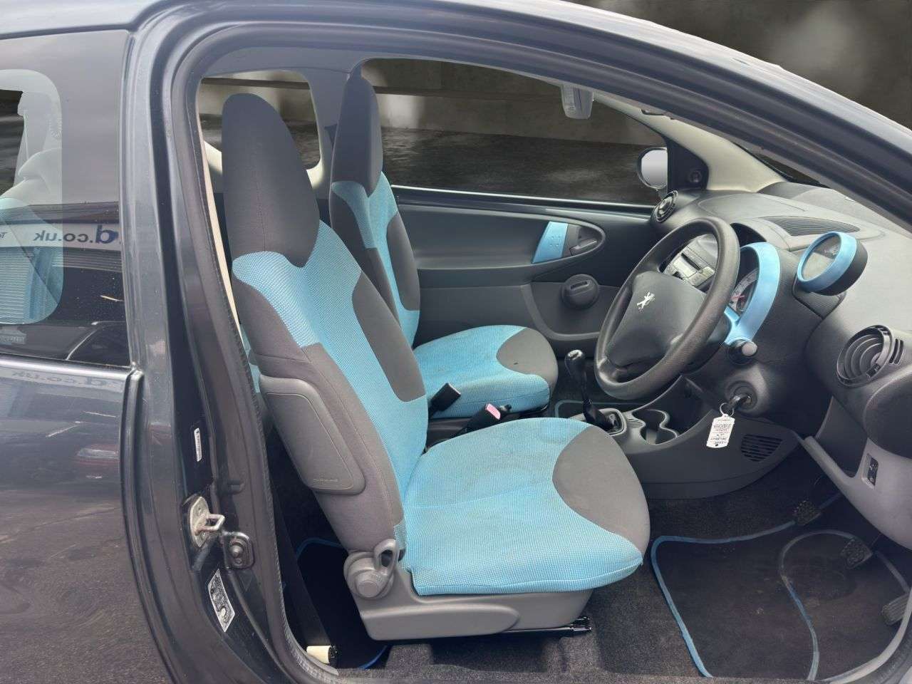 A 2008 PEUGEOT 107 1.0 12V Urban Move Hatchback 3dr Petrol Manual Euro 4 (68 ps) A 2008 PEUGEOT 107 1.0 12V Urban Move Hatchback 3dr Petrol Manual Euro 4 (68 ps)