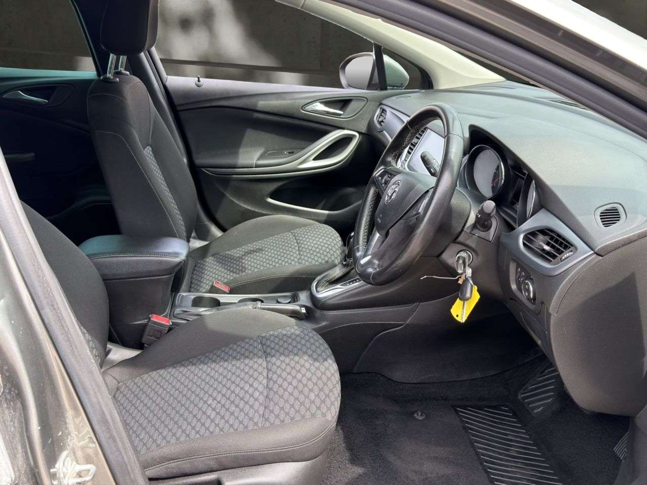 A 2018 VAUXHALL ASTRA 1.6 CDTi BlueInjection Tech Line Nav Hatchback 5dr Diesel Auto Euro 6 (136 A 2018 VAUXHALL ASTRA 1.6 CDTi BlueInjection Tech Line Nav Hatchback 5dr Diesel Auto Euro 6 (136