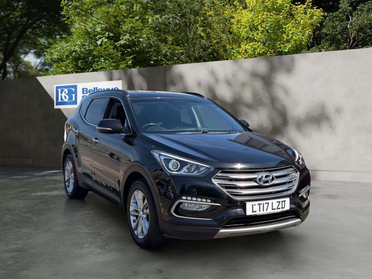 A 2017 HYUNDAI SANTA FE 2.2 CRDi Blue Drive Premium SUV 5dr Diesel Auto 4WD Euro 6 (s/s) (7 Seat) ( A 2017 HYUNDAI SANTA FE 2.2 CRDi Blue Drive Premium SUV 5dr Diesel Auto 4WD Euro 6 (s/s) (7 Seat) (