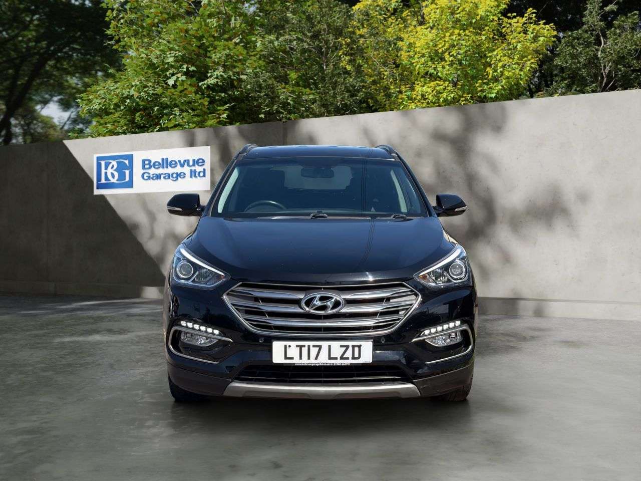 A 2017 HYUNDAI SANTA FE 2.2 CRDi Blue Drive Premium SUV 5dr Diesel Auto 4WD Euro 6 (s/s) (7 Seat) ( A 2017 HYUNDAI SANTA FE 2.2 CRDi Blue Drive Premium SUV 5dr Diesel Auto 4WD Euro 6 (s/s) (7 Seat) (