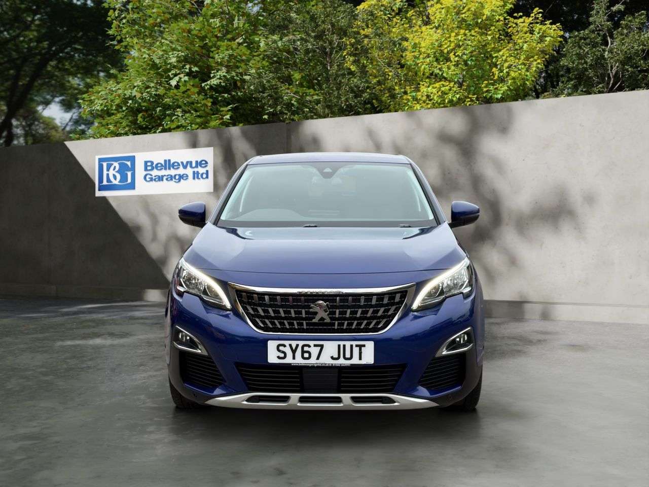 A 2017 PEUGEOT 3008 1.6 BlueHDi Allure SUV 5dr Diesel Manual Euro 6 (s/s) (120 ps) &200 TO RESE A 2017 PEUGEOT 3008 1.6 BlueHDi Allure SUV 5dr Diesel Manual Euro 6 (s/s) (120 ps) &200 TO RESE