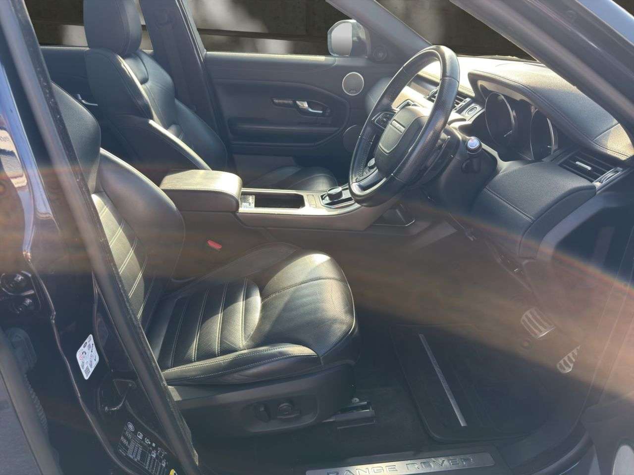 A 2019 LAND ROVER RANGE ROVER EVOQUE 2.0 TD4 HSE Dynamic SUV 5dr Diesel Auto 4WD Euro 6 (s/s) (180 ps) £200 TO S A 2019 LAND ROVER RANGE ROVER EVOQUE 2.0 TD4 HSE Dynamic SUV 5dr Diesel Auto 4WD Euro 6 (s/s) (180 ps) £200 TO S