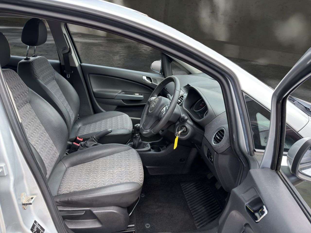 A 2012 VAUXHALL CORSA 1.2i ecoFLEX 16V SE Hatchback 5dr Petrol Manual Euro 5 (s/s) (85 ps) £200 T A 2012 VAUXHALL CORSA 1.2i ecoFLEX 16V SE Hatchback 5dr Petrol Manual Euro 5 (s/s) (85 ps) £200 T