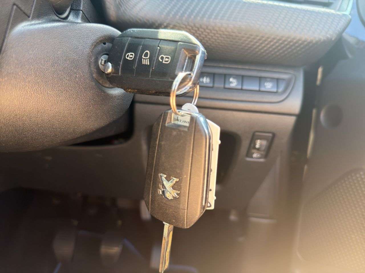 2018 PEUGEOT 2008 2018 PEUGEOT 2008