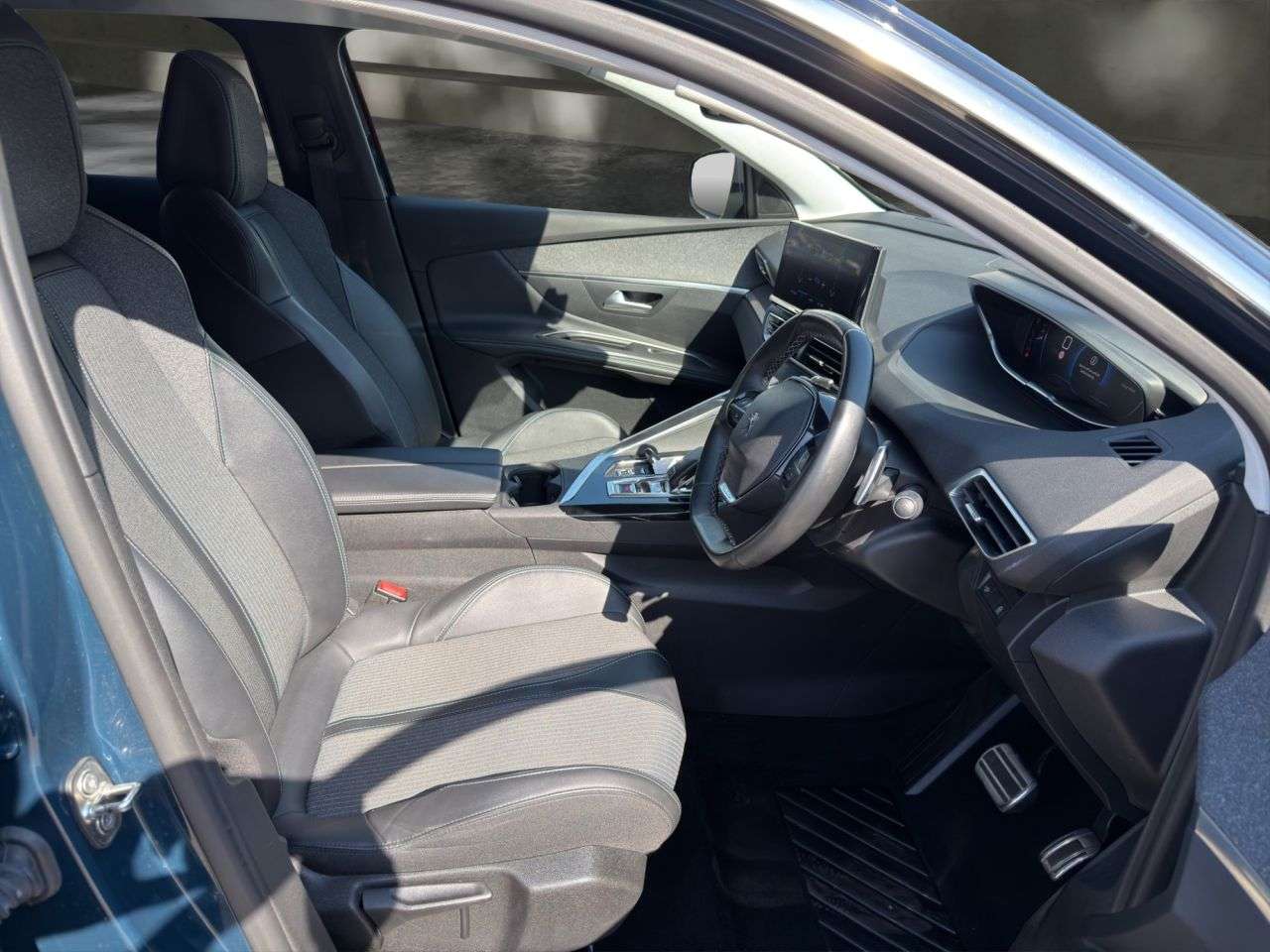 A 2022 PEUGEOT 3008 1.5 BlueHDi Allure Premium + SUV 5dr Diesel EAT Euro 6 (s/s) (130 ps) £200 A 2022 PEUGEOT 3008 1.5 BlueHDi Allure Premium + SUV 5dr Diesel EAT Euro 6 (s/s) (130 ps) £200