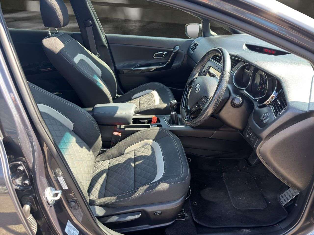 A 2018 KIA CEED 1.6 CRDi GT-Line S Hatchback 5dr Diesel Manual Euro 6 (s/s) (134 bhp) £200 A 2018 KIA CEED 1.6 CRDi GT-Line S Hatchback 5dr Diesel Manual Euro 6 (s/s) (134 bhp) £200