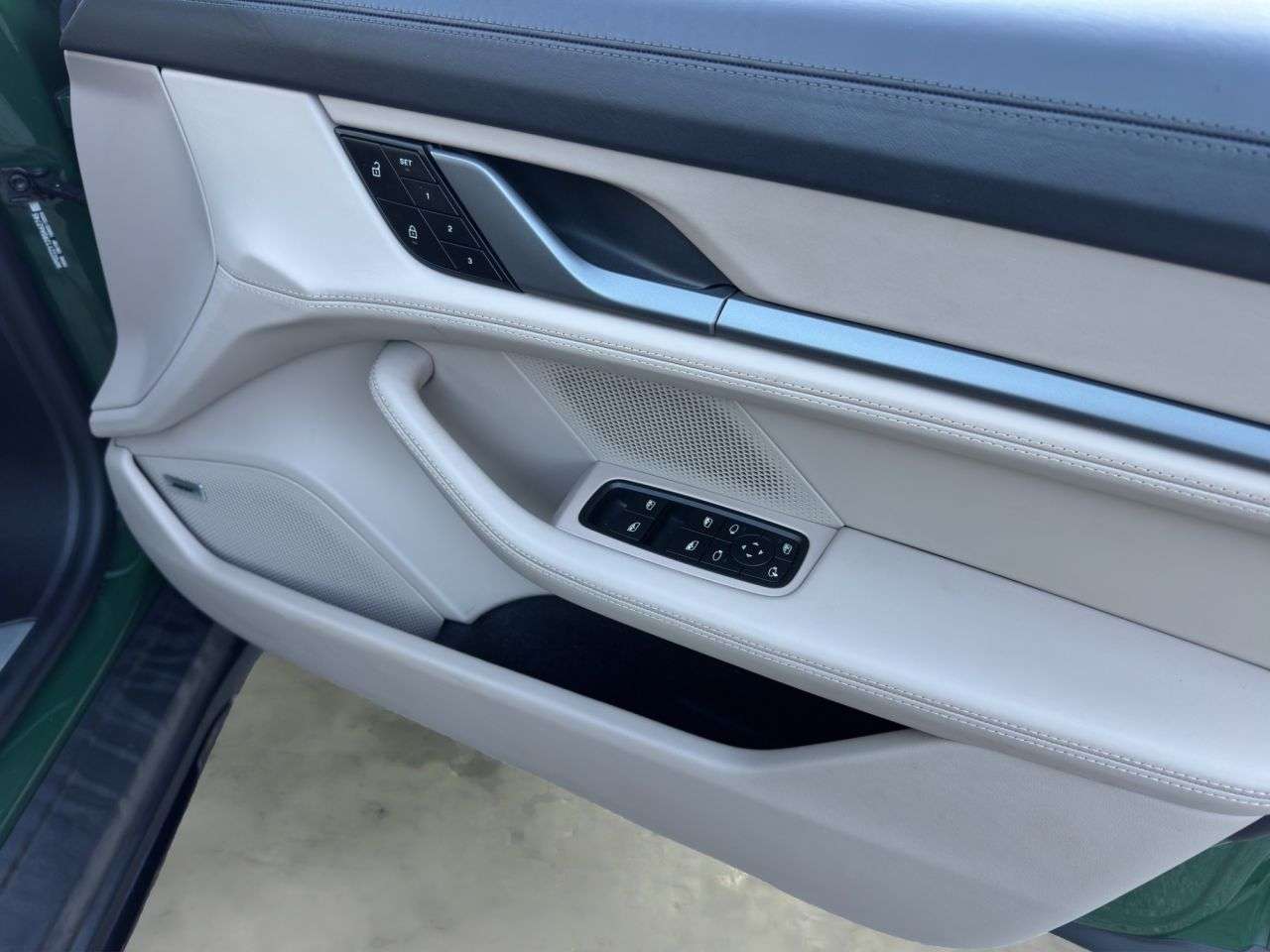 2023 PORSCHE TAYCAN 2023 PORSCHE TAYCAN
