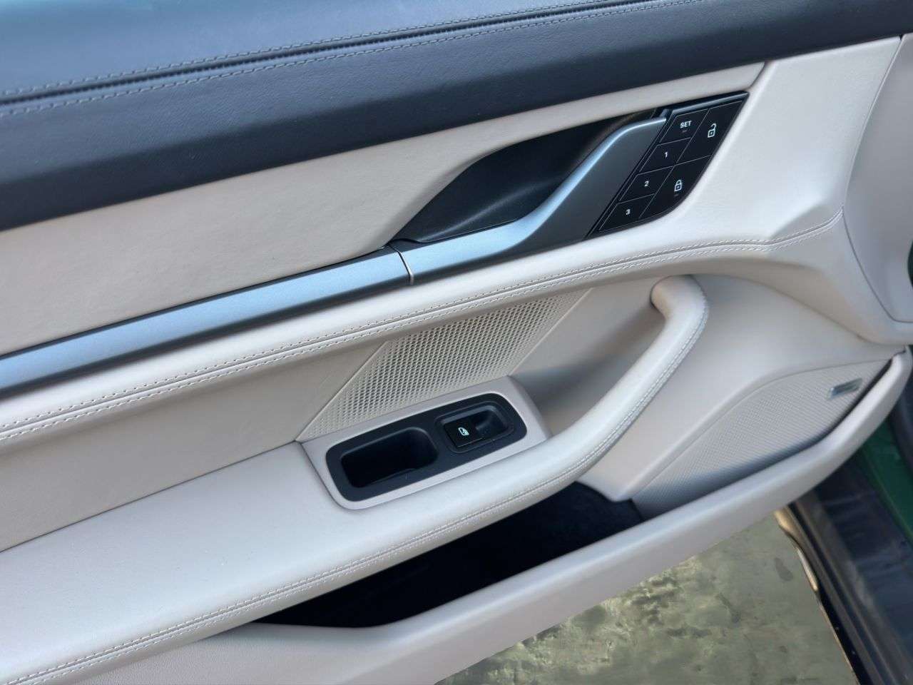 2023 PORSCHE TAYCAN 2023 PORSCHE TAYCAN