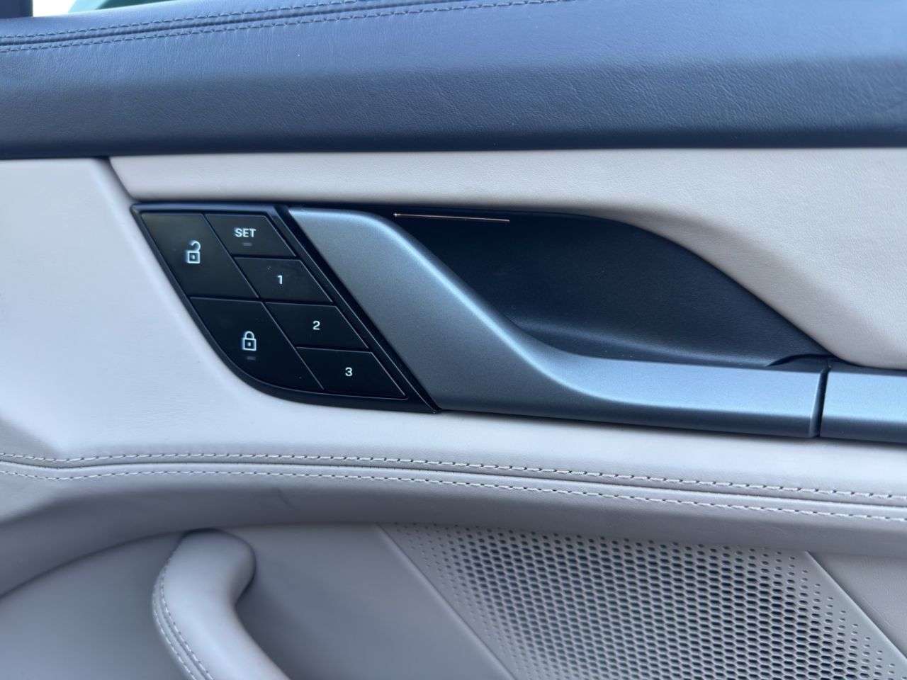 2023 PORSCHE TAYCAN 2023 PORSCHE TAYCAN