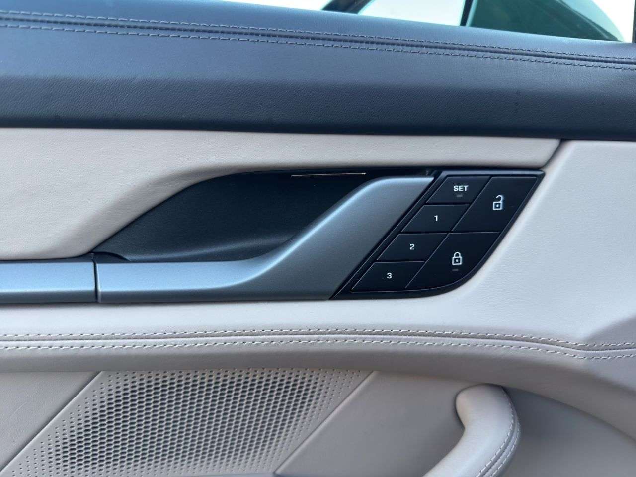 2023 PORSCHE TAYCAN 2023 PORSCHE TAYCAN