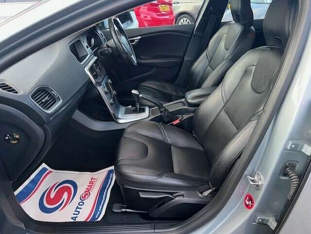 2017 VOLVO V40 2017 VOLVO V40