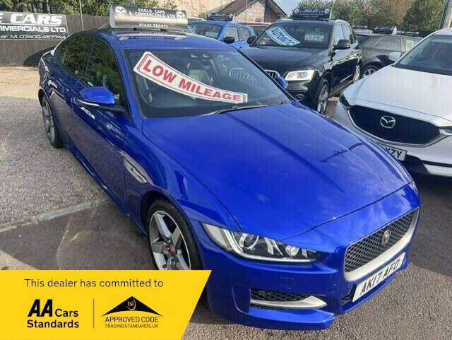 A 2017 JAGUAR XE R-SPORT A 2017 JAGUAR XE R-SPORT
