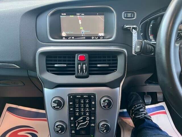 2017 VOLVO V40 2017 VOLVO V40