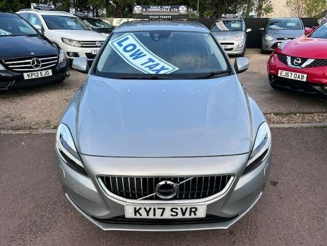 A 2017 VOLVO V40 D4 INSCRIPTION A 2017 VOLVO V40 D4 INSCRIPTION