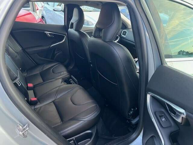 2017 VOLVO V40 2017 VOLVO V40