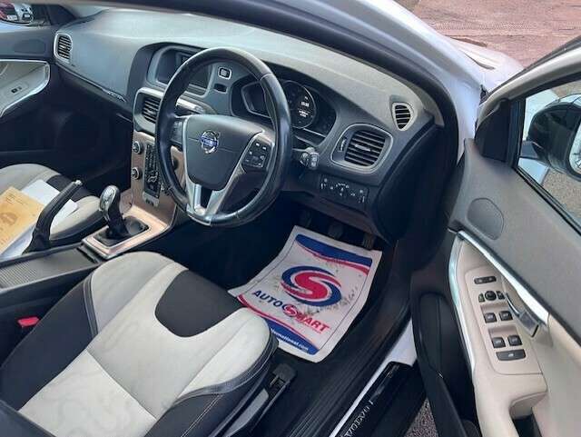 2014 VOLVO V40 2014 VOLVO V40