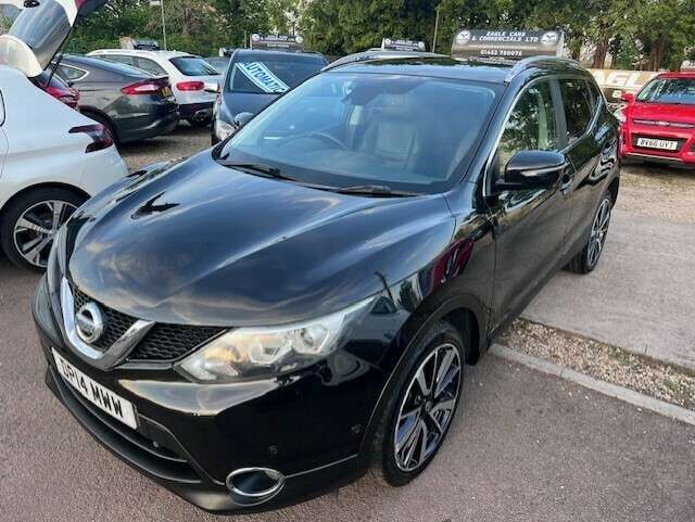 A 2014 NISSAN QASHQAI TEKNA DIG-T A 2014 NISSAN QASHQAI TEKNA DIG-T