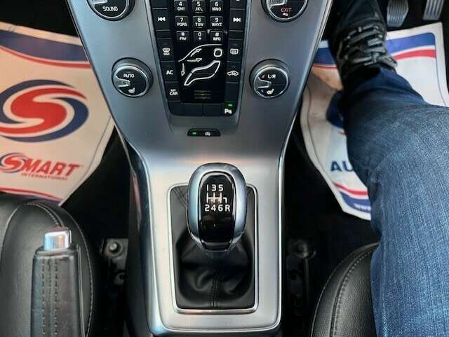 2017 VOLVO V40 2017 VOLVO V40