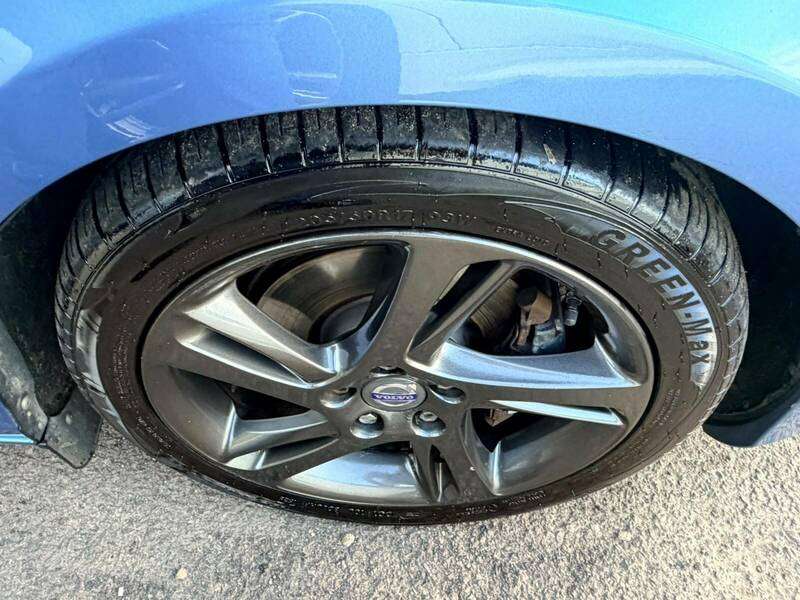 2014 VOLVO V40 2014 VOLVO V40