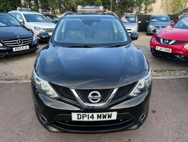 A 2014 NISSAN QASHQAI TEKNA DIG-T A 2014 NISSAN QASHQAI TEKNA DIG-T