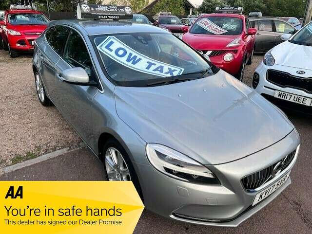 A 2017 VOLVO V40 D4 INSCRIPTION A 2017 VOLVO V40 D4 INSCRIPTION