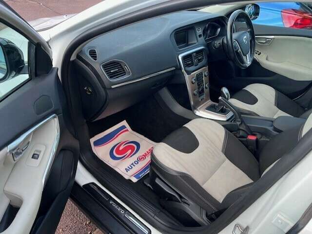 2014 VOLVO V40 2014 VOLVO V40