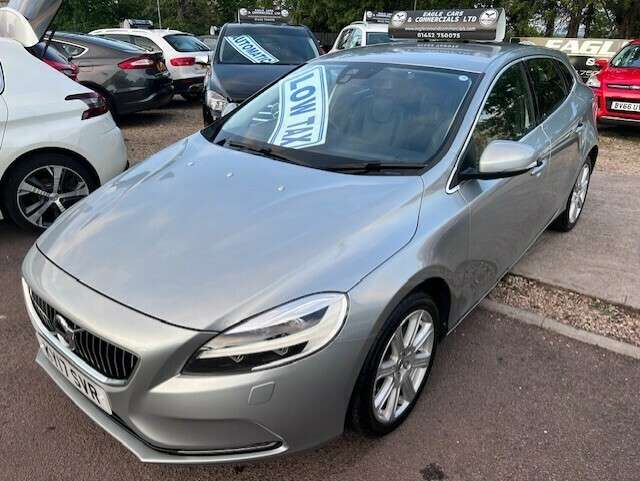 A 2017 VOLVO V40 D4 INSCRIPTION A 2017 VOLVO V40 D4 INSCRIPTION