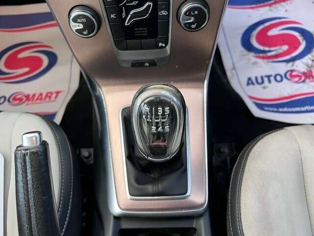 2014 VOLVO V40 2014 VOLVO V40