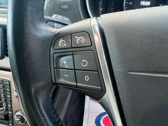 2014 VOLVO V40 2014 VOLVO V40