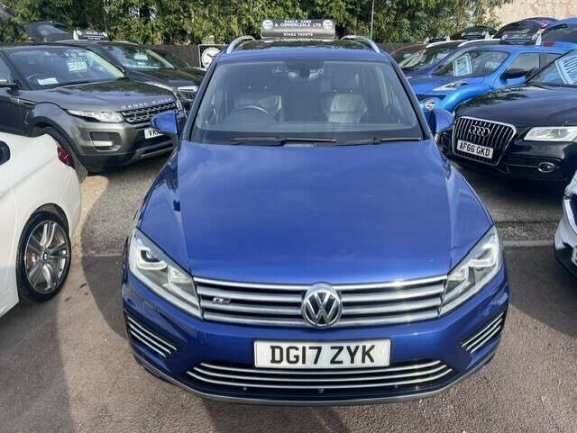 A 2017 VOLKSWAGEN TOUAREG V6 R-LINE PLUS TDI BLUEMOTION TECHNOLOGY A 2017 VOLKSWAGEN TOUAREG V6 R-LINE PLUS TDI BLUEMOTION TECHNOLOGY
