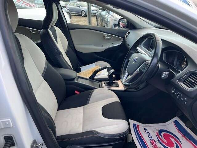 2014 VOLVO V40 2014 VOLVO V40