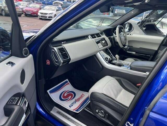 A 2018 LAND ROVER RANGE ROVER SPORT A 2018 LAND ROVER RANGE ROVER SPORT