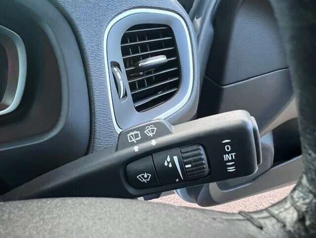 2017 VOLVO V40 2017 VOLVO V40