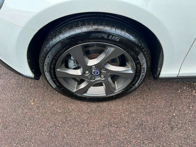 2014 VOLVO V40 2014 VOLVO V40