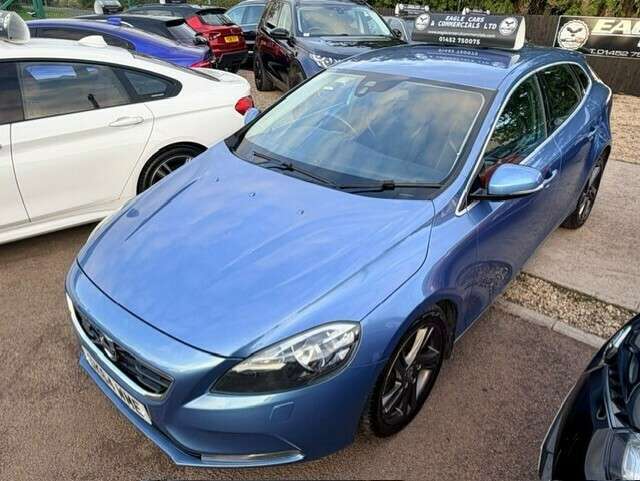 A 2014 VOLVO V40 D2 SE A 2014 VOLVO V40 D2 SE