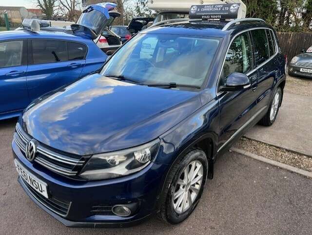 A 2011 VOLKSWAGEN TIGUAN SE TDI BLUEMOTION TECHNOLOGY 4MOTION A 2011 VOLKSWAGEN TIGUAN SE TDI BLUEMOTION TECHNOLOGY 4MOTION