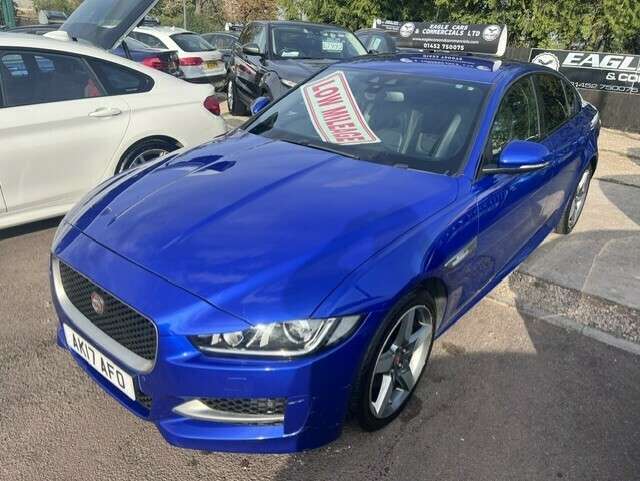 A 2017 JAGUAR XE R-SPORT A 2017 JAGUAR XE R-SPORT