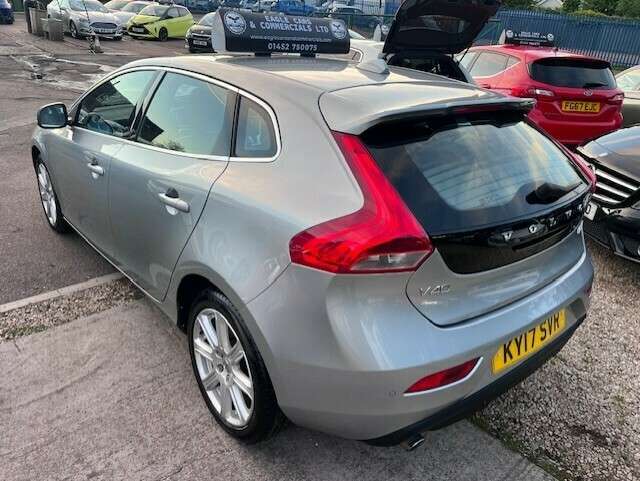 2017 VOLVO V40 2017 VOLVO V40