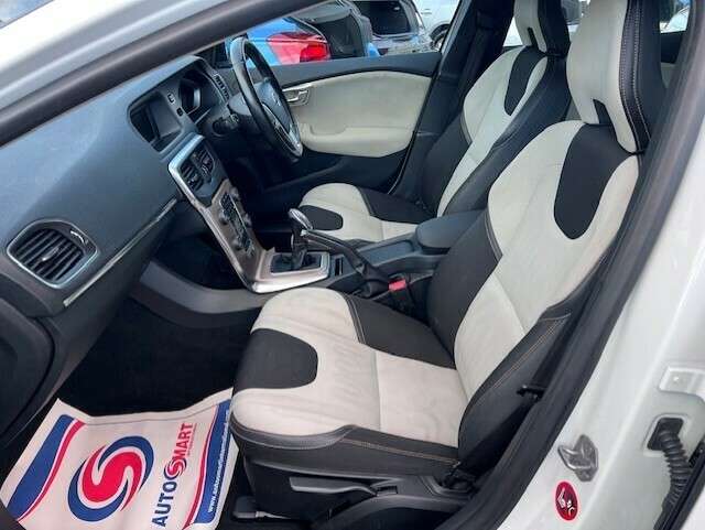 2014 VOLVO V40 2014 VOLVO V40