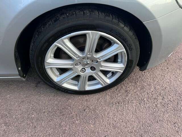 2017 VOLVO V40 2017 VOLVO V40