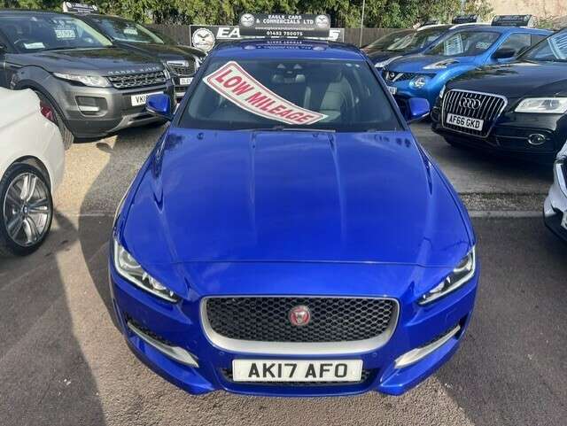 A 2017 JAGUAR XE R-SPORT A 2017 JAGUAR XE R-SPORT