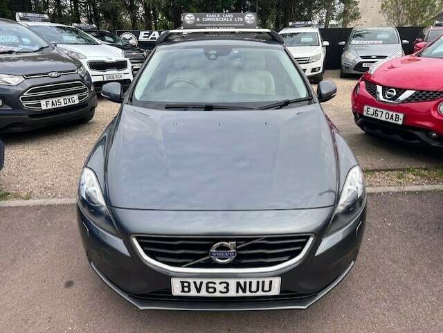 A 2013 VOLVO V40 D2 SE LUX NAV A 2013 VOLVO V40 D2 SE LUX NAV