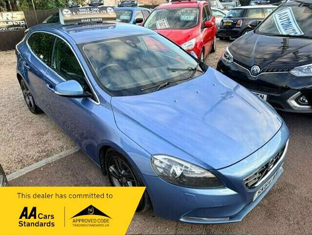 A 2014 VOLVO V40 D2 SE A 2014 VOLVO V40 D2 SE