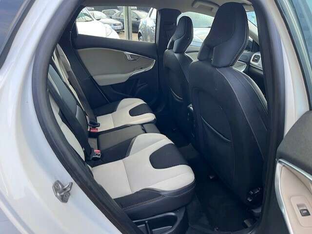 2014 VOLVO V40 2014 VOLVO V40