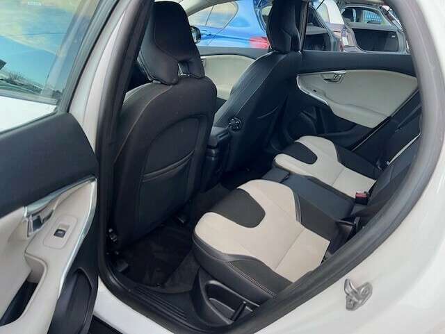 2014 VOLVO V40 2014 VOLVO V40