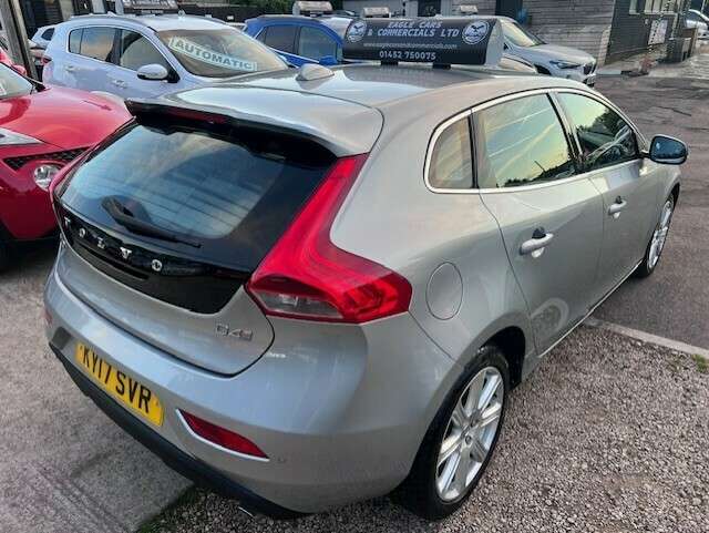 2017 VOLVO V40 2017 VOLVO V40