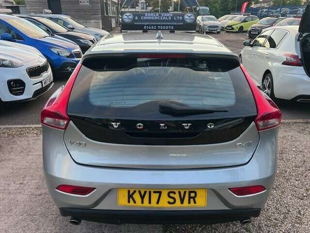2017 VOLVO V40 2017 VOLVO V40